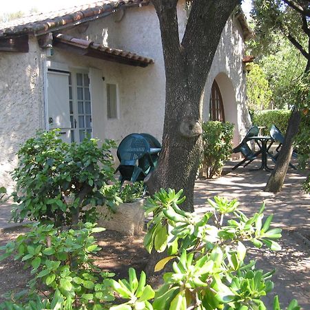 Le Petit Manoir Logis Otel Les Angles  Dış mekan fotoğraf