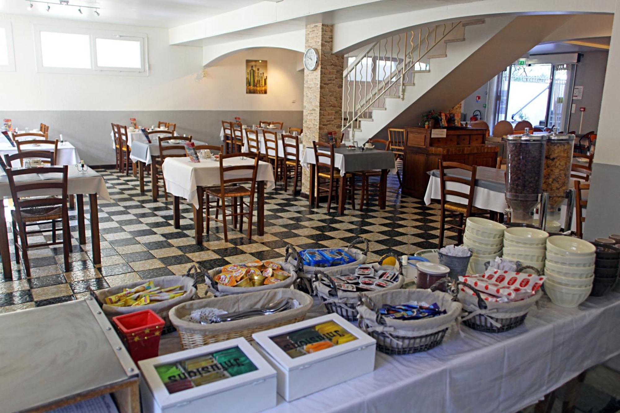 Le Petit Manoir Logis Otel Les Angles  Dış mekan fotoğraf