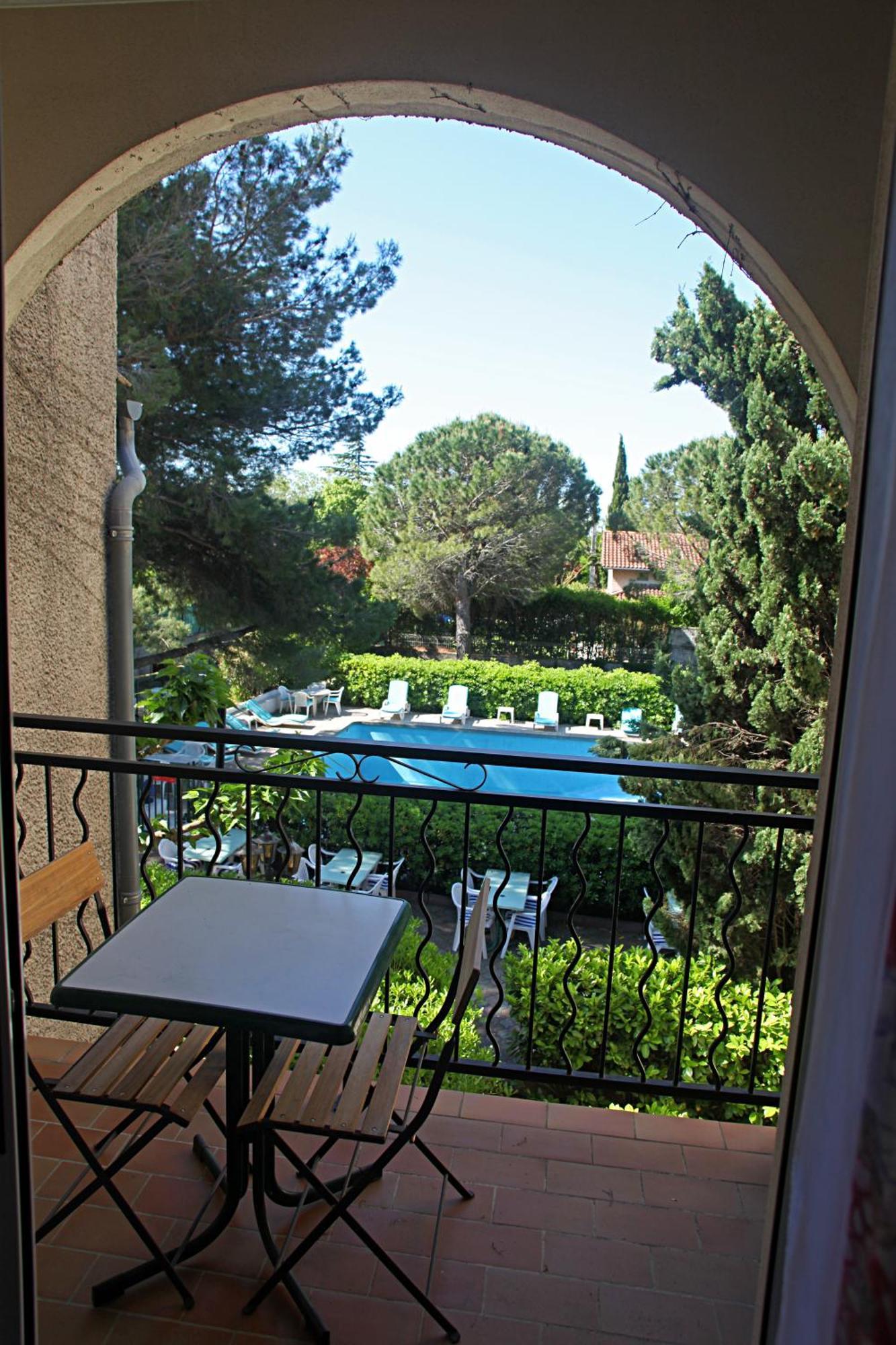 Le Petit Manoir Logis Otel Les Angles  Dış mekan fotoğraf