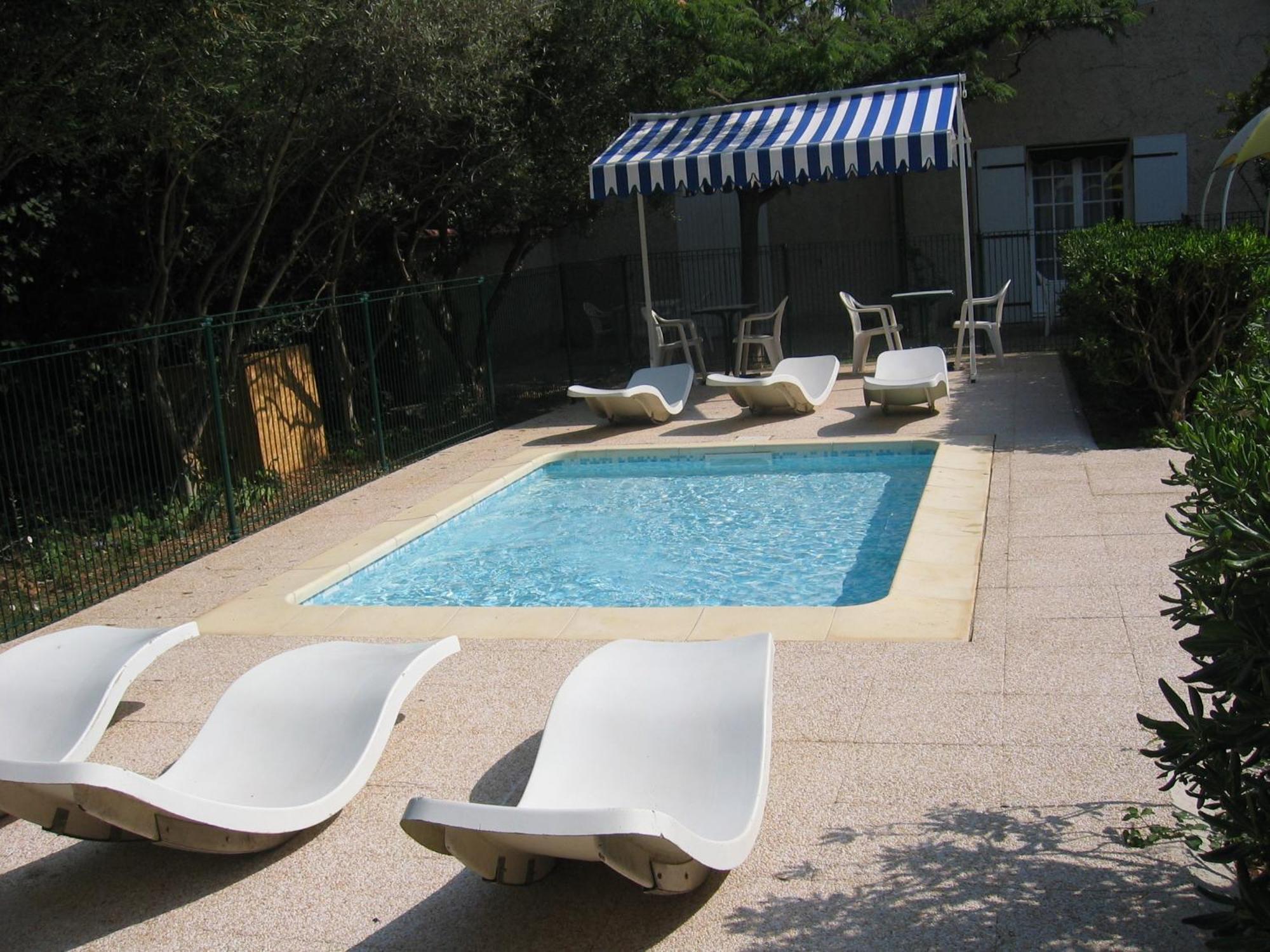 Le Petit Manoir Logis Otel Les Angles  Dış mekan fotoğraf