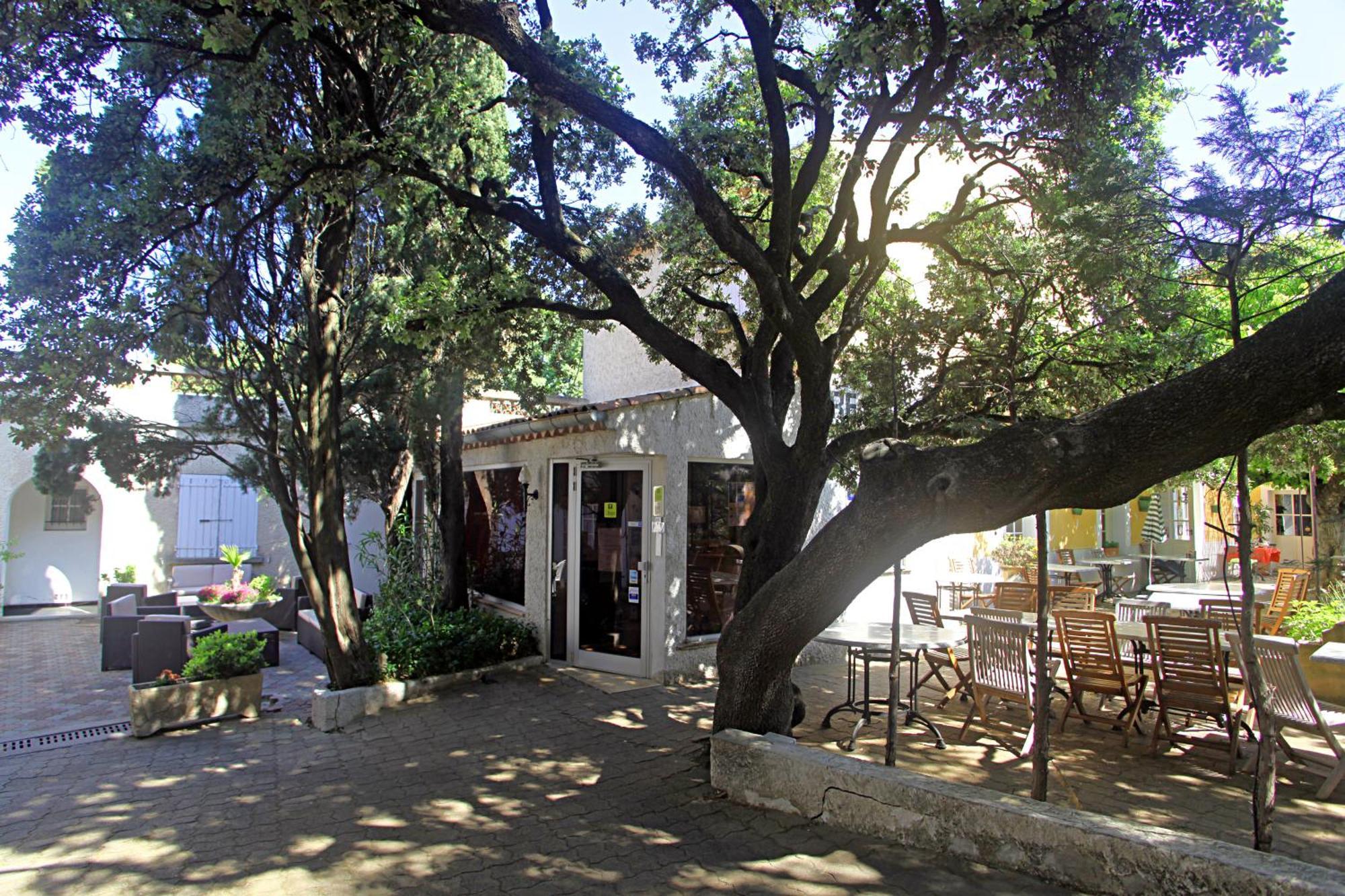 Le Petit Manoir Logis Otel Les Angles  Dış mekan fotoğraf
