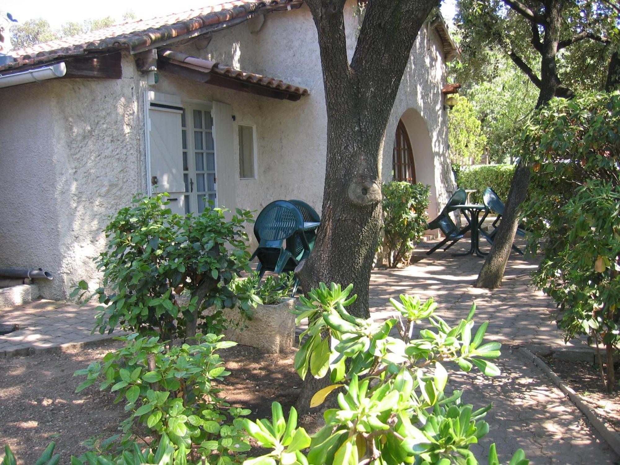 Le Petit Manoir Logis Otel Les Angles  Dış mekan fotoğraf